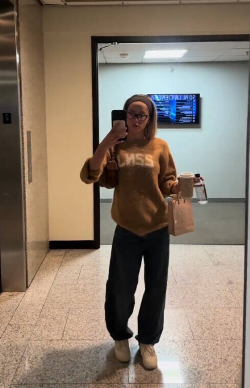 Alix Earle wearing the 22NJ Camel Brown sweater