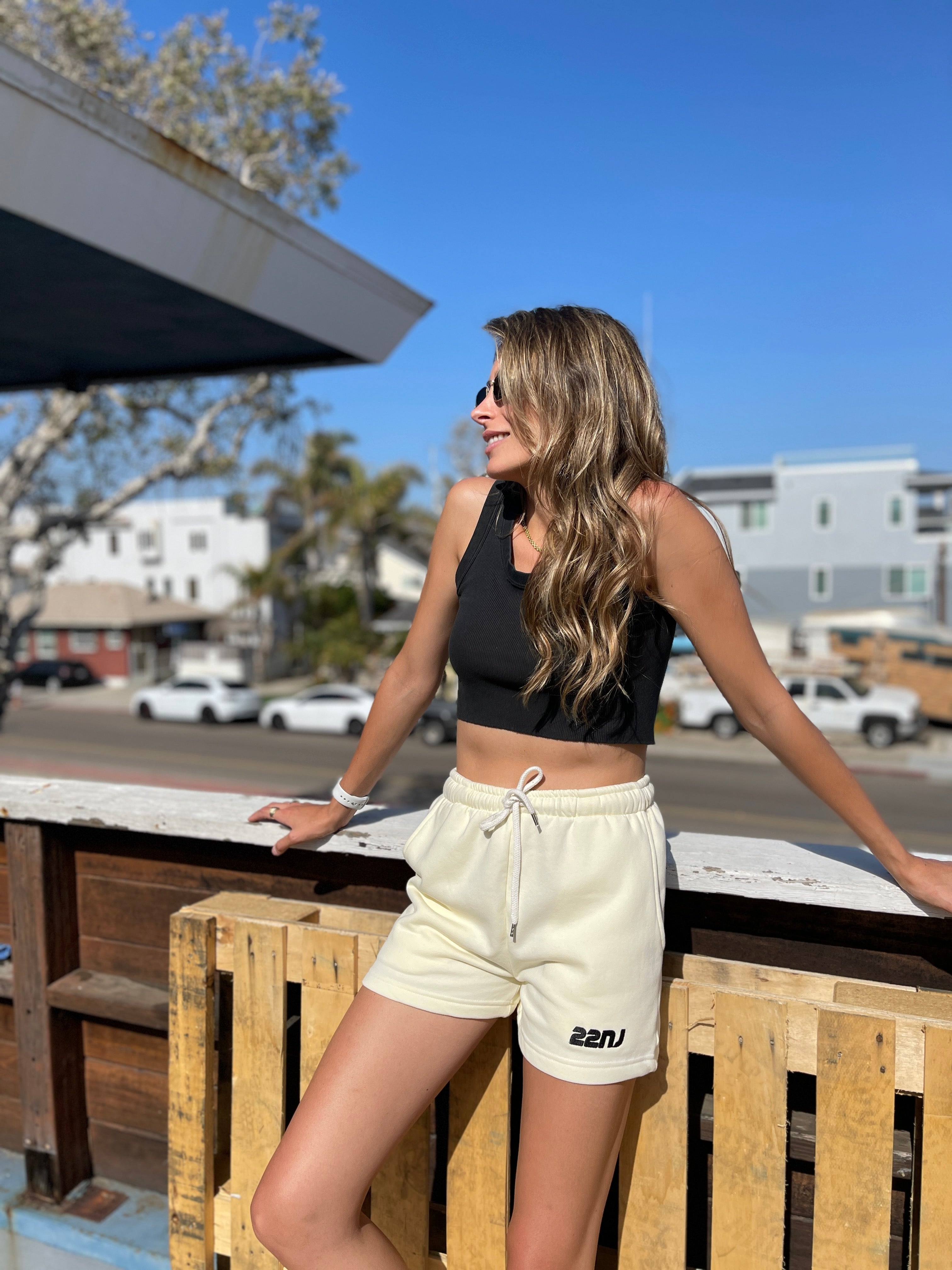 22NJ Cream White Women Short